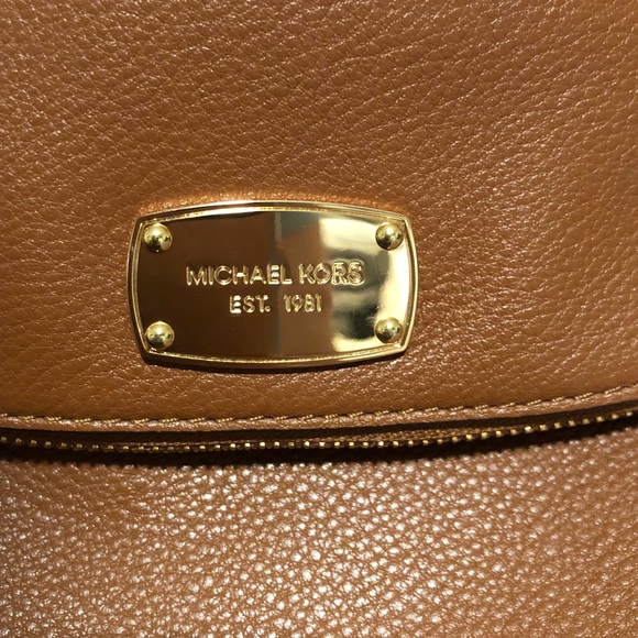 Authentic Michael Kors Bedford Shoulder Bag - Picture 4 of 6
